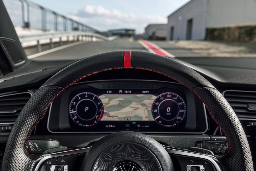 Панель приборов Volkswagen Golf GTI TCR 3-Door (Typ 5G) 2019 года  (WW) (фото 5 из 107)